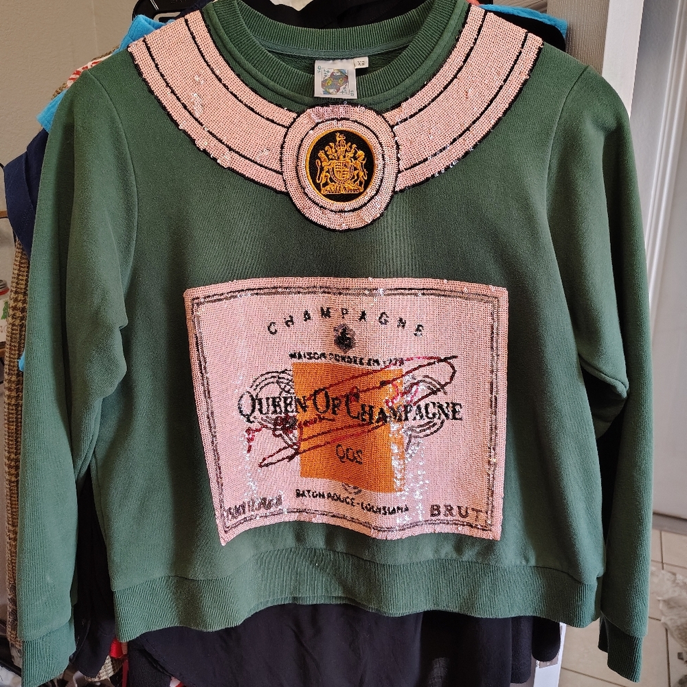 Queen of Champagne Green Sweatshirt